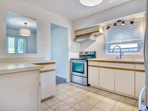 78 Dunvegan Road, St. Catharines, ON - Indoor Photo Showing Kitchen