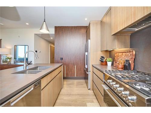 604-57 Lakeport Road, St. Catharines, ON - Indoor Photo Showing Kitchen With Double Sink With Upgraded Kitchen