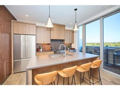 604-57 Lakeport Road, St. Catharines, ON - Indoor Photo Showing Kitchen With Upgraded Kitchen