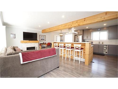 135 Pinehurst Drive, Welland, ON - Indoor Photo Showing Living Room With Fireplace