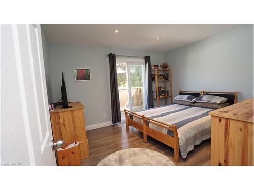 135 Pinehurst Drive, Welland, ON - Indoor Photo Showing Bedroom