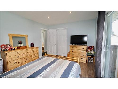 135 Pinehurst Drive, Welland, ON - Indoor Photo Showing Bedroom