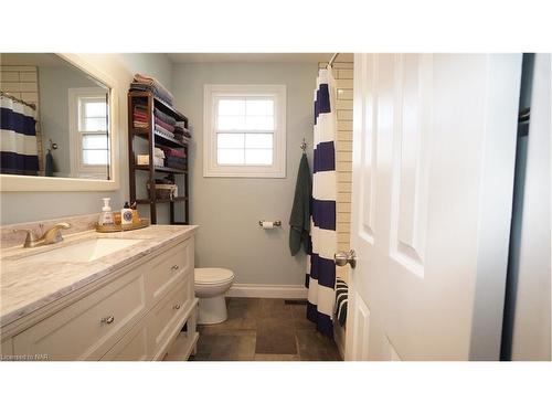 135 Pinehurst Drive, Welland, ON - Indoor Photo Showing Bathroom