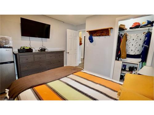 135 Pinehurst Drive, Welland, ON - Indoor Photo Showing Bedroom