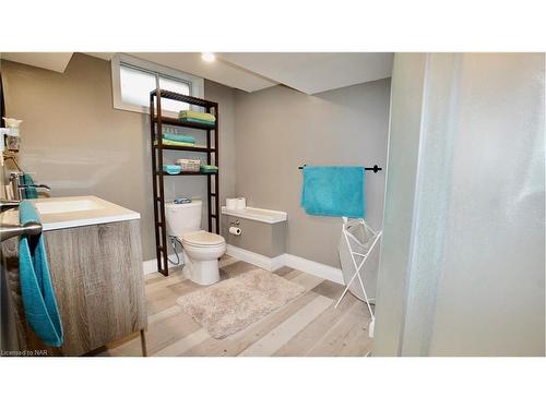 135 Pinehurst Drive, Welland, ON - Indoor Photo Showing Bathroom