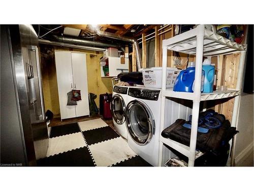 135 Pinehurst Drive, Welland, ON - Indoor Photo Showing Laundry Room