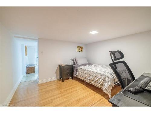 147 Lottridge Street, Hamilton, ON - Indoor Photo Showing Bedroom