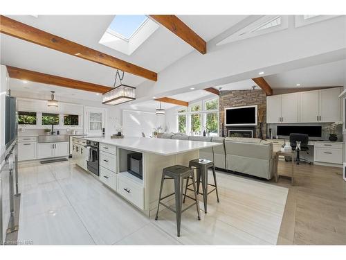 2 Mallette Crescent, Niagara-On-The-Lake, ON - Indoor Photo Showing Kitchen With Upgraded Kitchen