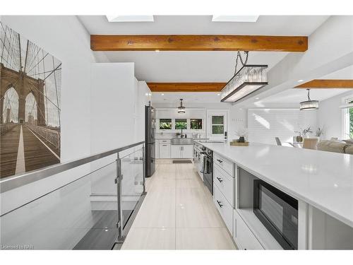 2 Mallette Crescent, Niagara-On-The-Lake, ON - Indoor Photo Showing Kitchen