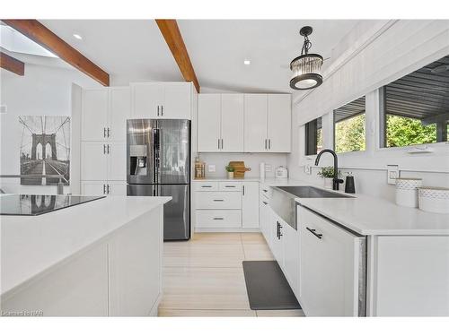 2 Mallette Crescent, Niagara-On-The-Lake, ON - Indoor Photo Showing Kitchen With Upgraded Kitchen