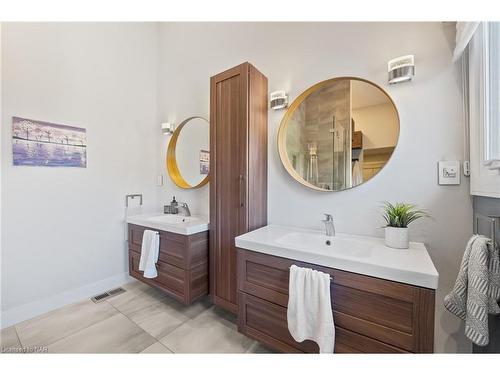 2 Mallette Crescent, Niagara-On-The-Lake, ON - Indoor Photo Showing Bathroom