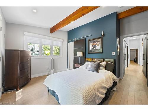 2 Mallette Crescent, Niagara-On-The-Lake, ON - Indoor Photo Showing Bedroom