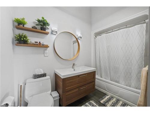 2 Mallette Crescent, Niagara-On-The-Lake, ON - Indoor Photo Showing Bathroom