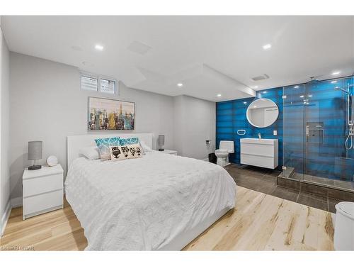 2 Mallette Crescent, Niagara-On-The-Lake, ON - Indoor Photo Showing Bedroom