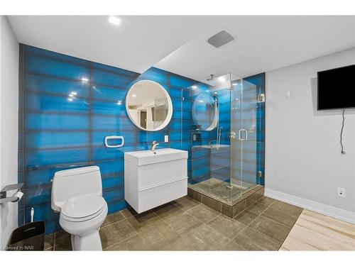 2 Mallette Crescent, Niagara-On-The-Lake, ON - Indoor Photo Showing Bathroom