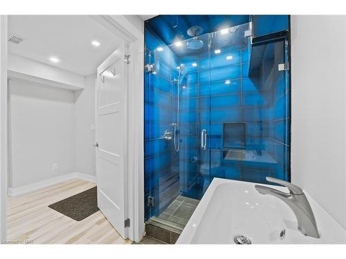 2 Mallette Crescent, Niagara-On-The-Lake, ON - Indoor Photo Showing Bathroom