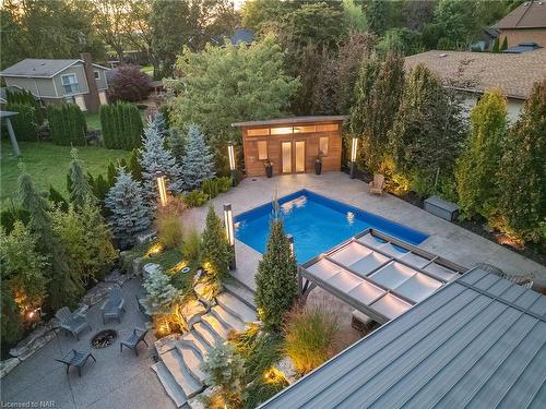 2 Mallette Crescent, Niagara-On-The-Lake, ON - Outdoor With In Ground Pool