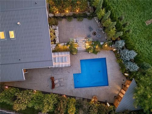 2 Mallette Crescent, Niagara-On-The-Lake, ON - Outdoor With In Ground Pool