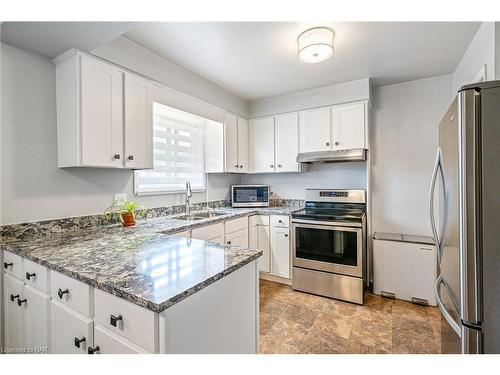 14 Oak Street, Welland, ON - Indoor Photo Showing Kitchen With Double Sink