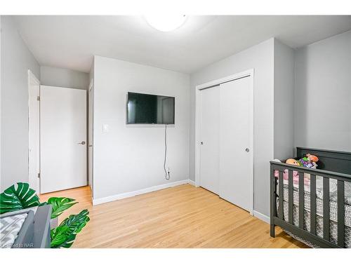 14 Oak Street, Welland, ON - Indoor Photo Showing Bedroom