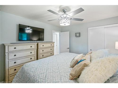 14 Oak Street, Welland, ON - Indoor Photo Showing Bedroom