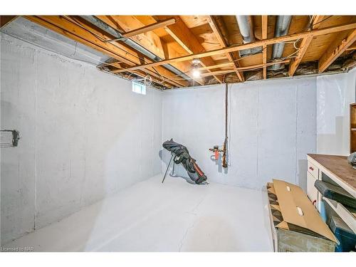 14 Oak Street, Welland, ON - Indoor Photo Showing Basement