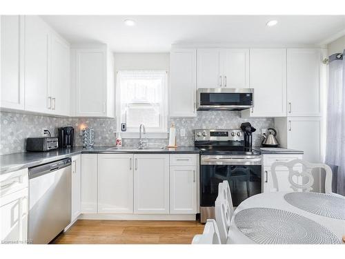 22 Rose Avenue, Thorold, ON - Indoor Photo Showing Kitchen With Double Sink