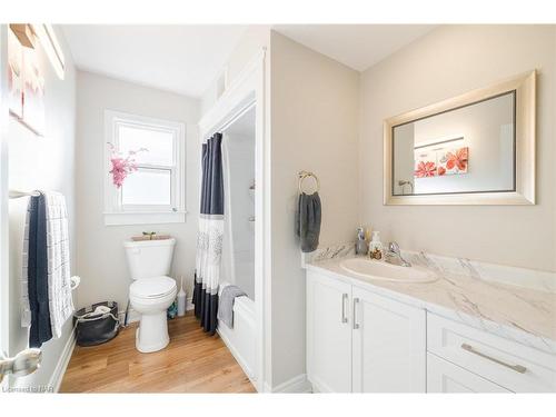 22 Rose Avenue, Thorold, ON - Indoor Photo Showing Bathroom