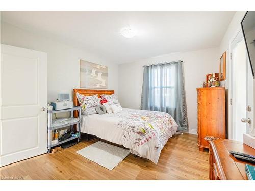 22 Rose Avenue, Thorold, ON - Indoor Photo Showing Bedroom