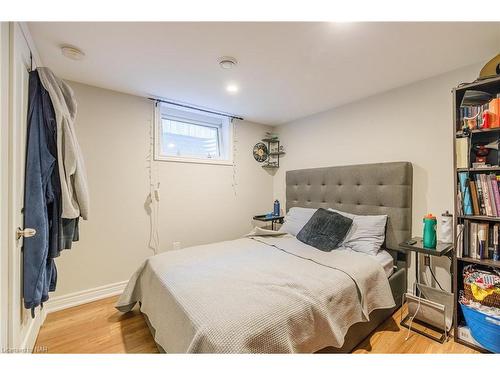 22 Rose Avenue, Thorold, ON - Indoor Photo Showing Bedroom