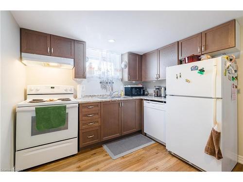 22 Rose Avenue, Thorold, ON - Indoor Photo Showing Kitchen