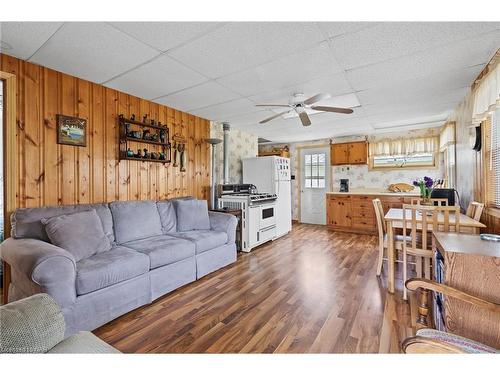 12807-12815 Lakeshore Road, Wainfleet, ON - Indoor Photo Showing Living Room