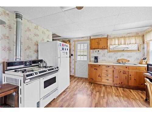 12807-12815 Lakeshore Road, Wainfleet, ON - Indoor Photo Showing Kitchen