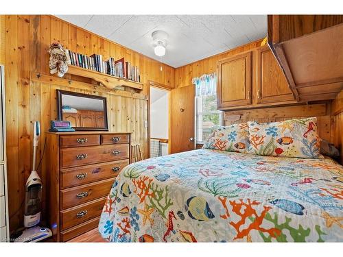 12807-12815 Lakeshore Road, Wainfleet, ON - Indoor Photo Showing Bedroom