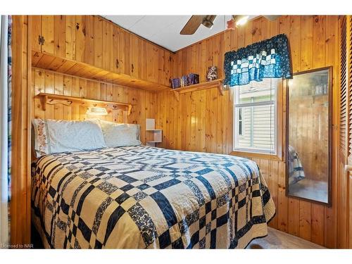 12807-12815 Lakeshore Road, Wainfleet, ON - Indoor Photo Showing Bedroom