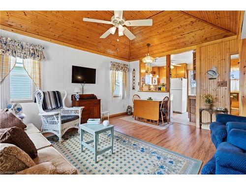 12807-12815 Lakeshore Road, Wainfleet, ON - Indoor Photo Showing Living Room