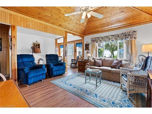 12807-12815 Lakeshore Road, Wainfleet, ON - Indoor Photo Showing Living Room