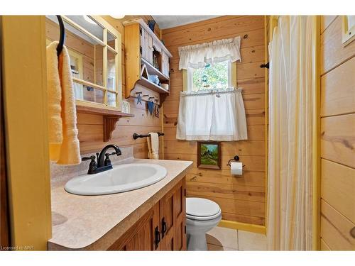 12807-12815 Lakeshore Road, Wainfleet, ON - Indoor Photo Showing Bathroom