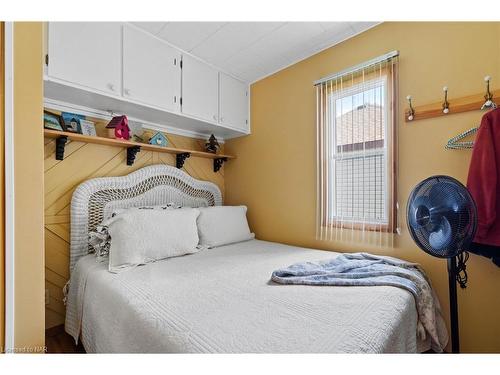 12807-12815 Lakeshore Road, Wainfleet, ON - Indoor Photo Showing Bedroom