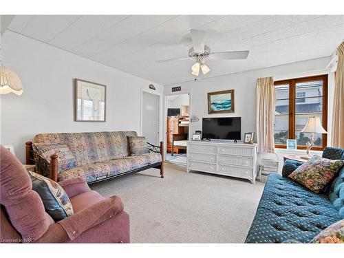 12807-12815 Lakeshore Road, Wainfleet, ON - Indoor Photo Showing Living Room