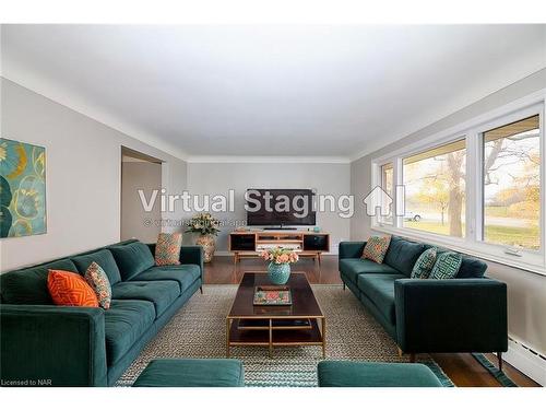 12017 Station Road, Wainfleet, ON - Indoor Photo Showing Living Room