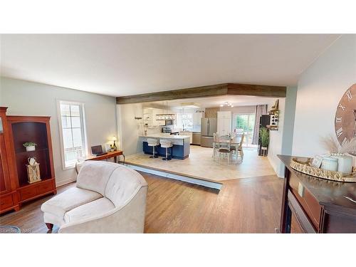 107 Colbeck Drive, Welland, ON - Indoor Photo Showing Living Room