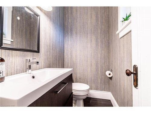 406 King Street, Port Colborne, ON - Indoor Photo Showing Bathroom