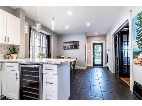 406 King Street, Port Colborne, ON - Indoor Photo Showing Kitchen With Upgraded Kitchen