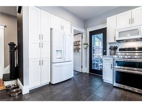 406 King Street, Port Colborne, ON - Indoor Photo Showing Kitchen