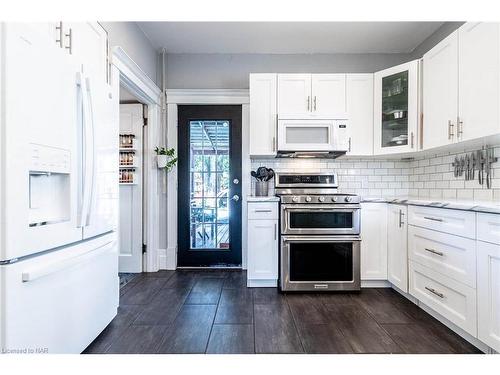 406 King Street, Port Colborne, ON - Indoor Photo Showing Kitchen With Upgraded Kitchen