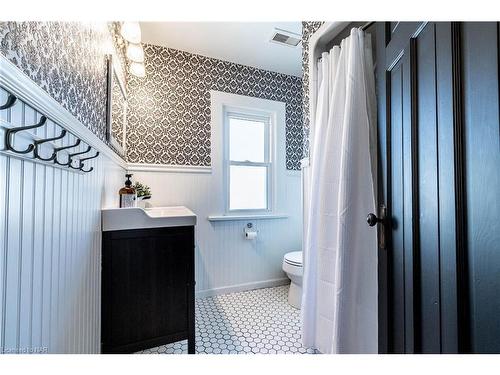 406 King Street, Port Colborne, ON - Indoor Photo Showing Bathroom