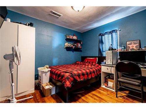 406 King Street, Port Colborne, ON - Indoor Photo Showing Bedroom