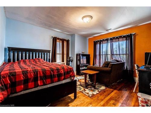 406 King Street, Port Colborne, ON - Indoor Photo Showing Bedroom