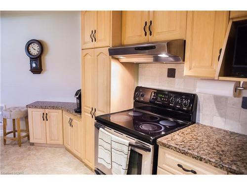 104-190 Hwy 20 W Highway, Fonthill, ON - Indoor Photo Showing Kitchen